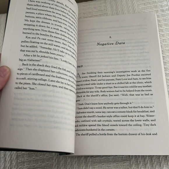 Book- Where the Crawdads Sing by Delia Owens - Picture 4 of 4